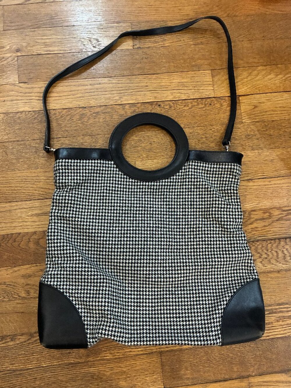 Black and White Houndstooth Magnet Close Handbag Round Handle with Strap
